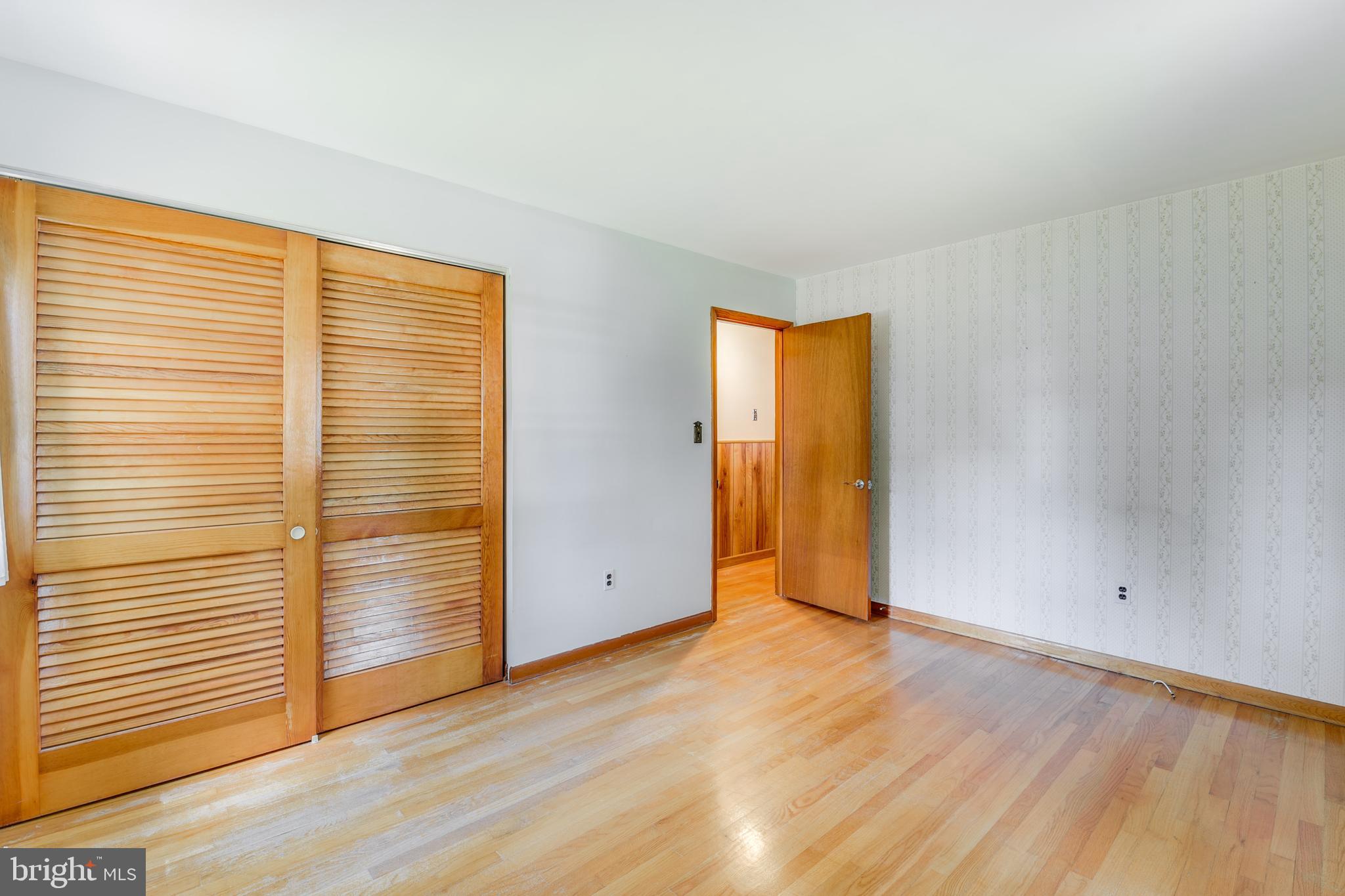 455 Community Road Severna Park, MD 21146 - Photo 28 of 51 an empty room with wooden floor and closet