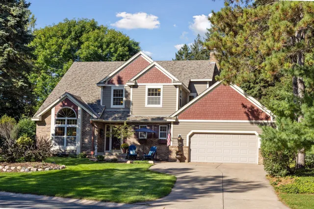 $830,000 | 941 Pineridge Court, Mahtomedi, MN 55115