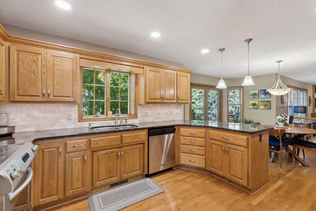 $830,000 | 941 Pineridge Court, Mahtomedi, MN 55115