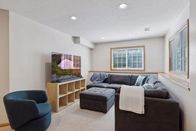 $830,000 | 941 Pineridge Court, Mahtomedi, MN 55115