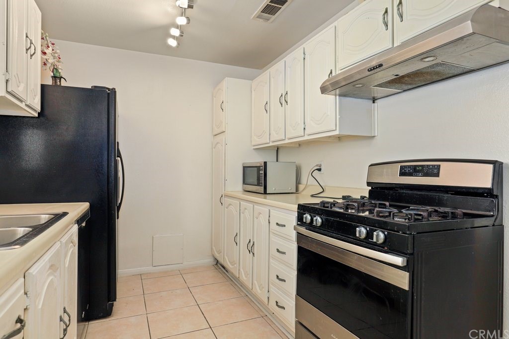 658 Spruce Street Riverside, CA 92507 - Photo 12 of 42