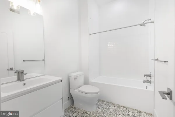 $1,795 | 2119 North Front Street, Unit 302, Philadelphia, PA 19122