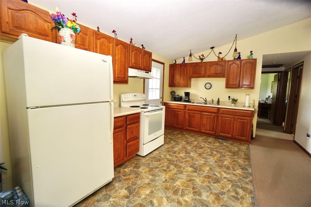 5875 Trumbull Road Geneva, OH 44041 - Photo 6 of 33 Easy to use & spacious kitchen.