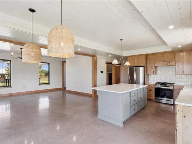 $749,900 | 6239 Northwest County Road 4002, Butler, MO 64730