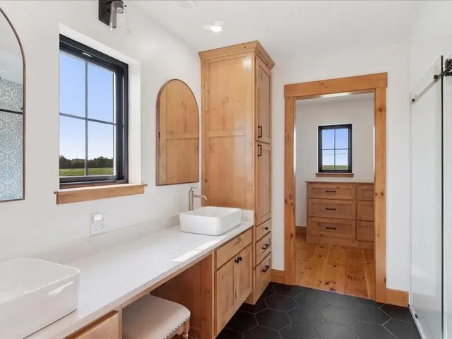 $749,900 | 6239 Northwest County Road 4002, Butler, MO 64730