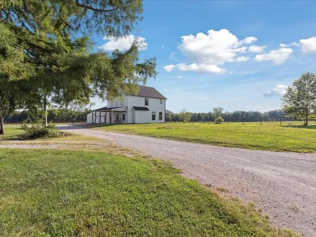 $749,900 | 6239 Northwest County Road 4002, Butler, MO 64730