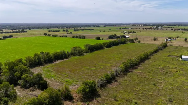 $214,580 | 5 Company Field Road, Schulenburg, TX 78956