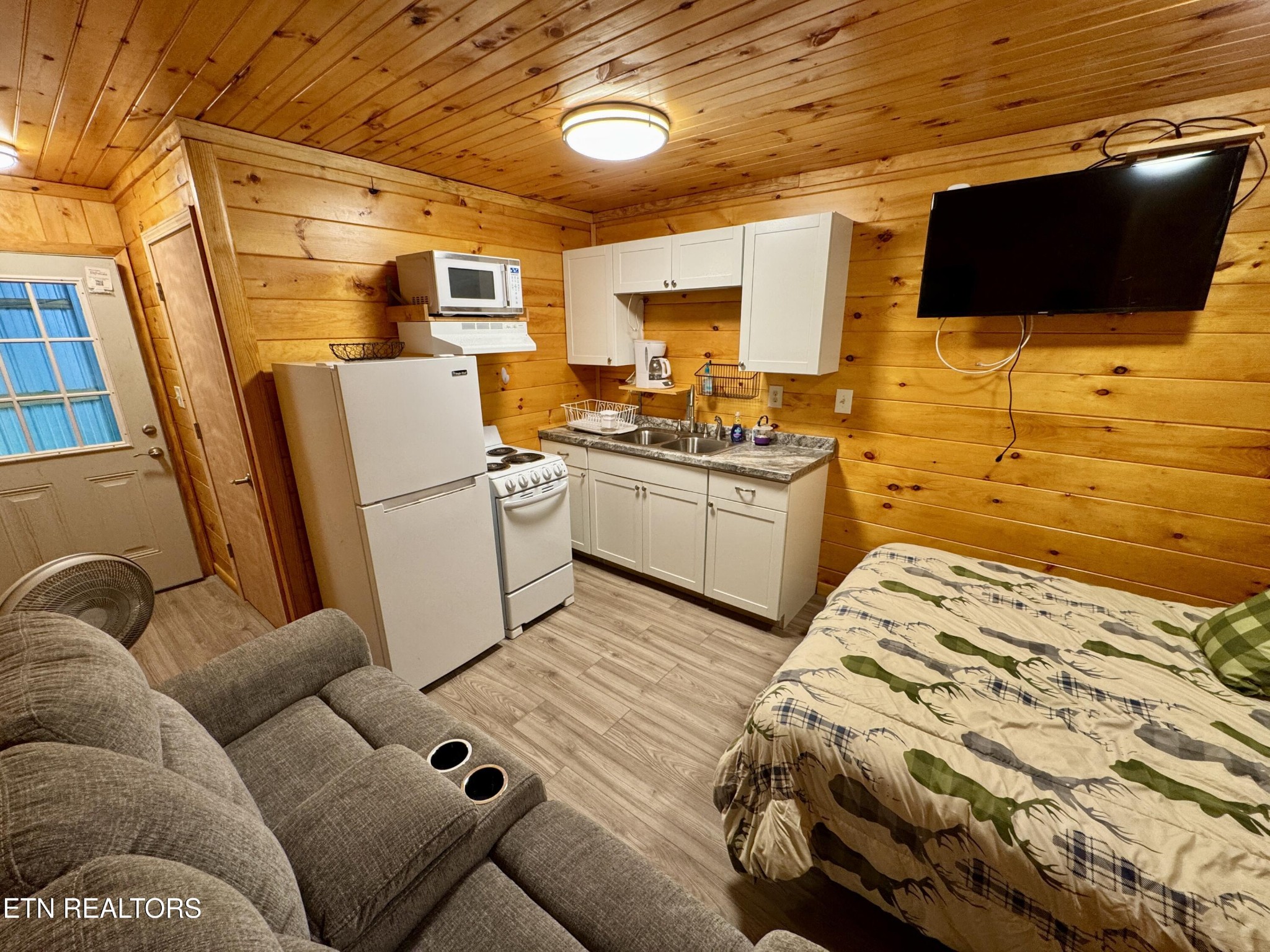 983 River Hill Road Sparta, TN 38583 - Photo 28 of 47 a bed room with a bed and a television