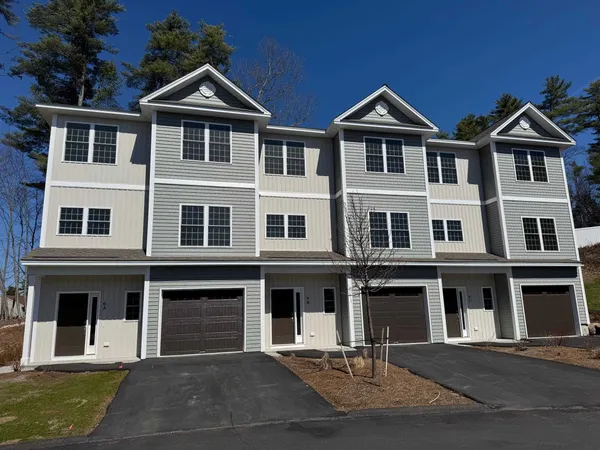 $540,000 | 6 B Dearborn Circle, Goffstown, NH 03045