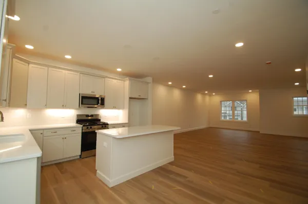 $540,000 | 6 B Dearborn Circle, Goffstown, NH 03045