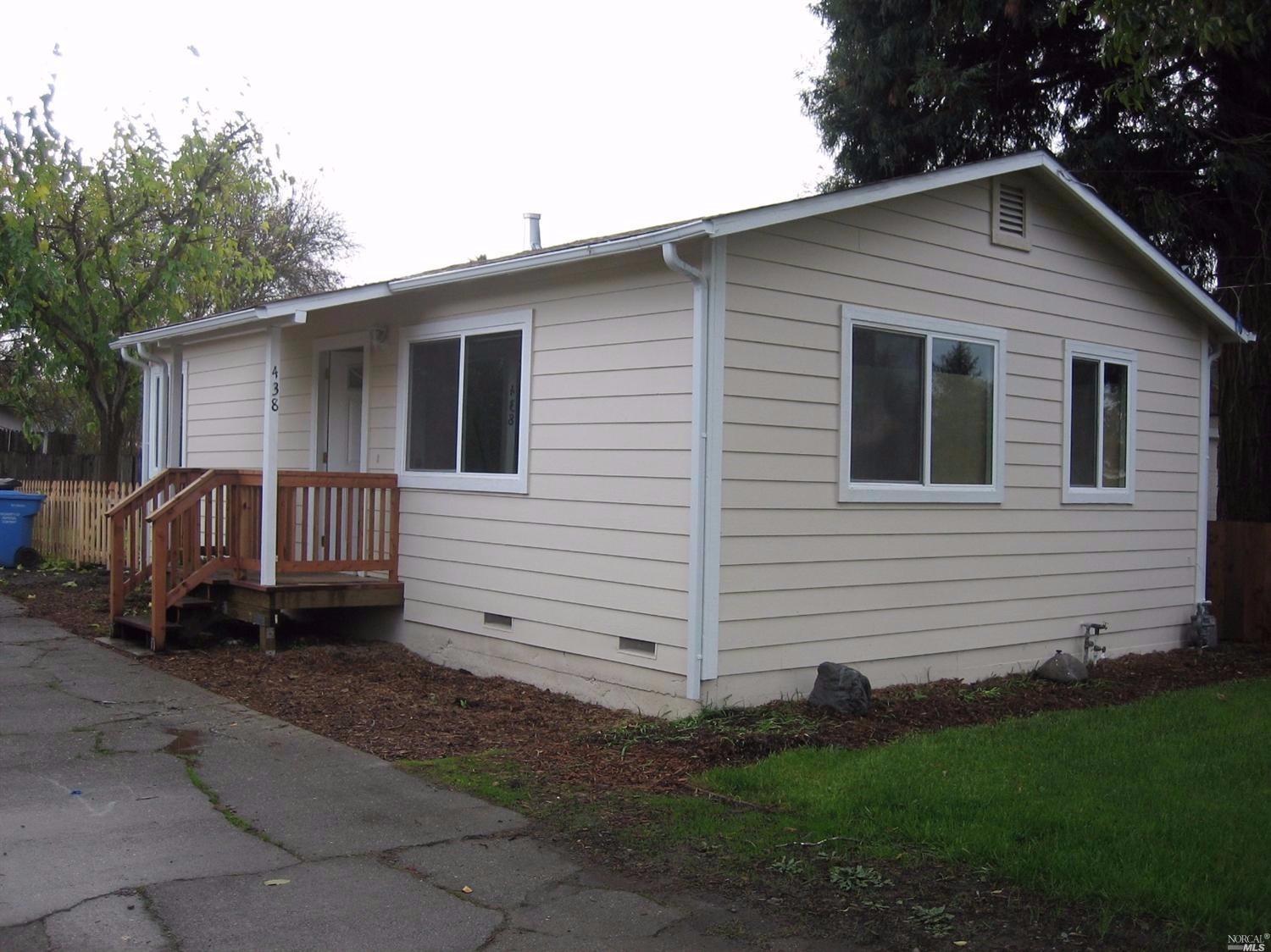 436-438 Trowbridge Street Santa Rosa, CA 95401 - Photo 1 of 1 Unit 2: 2 Bedrooms , 1 bathroom.