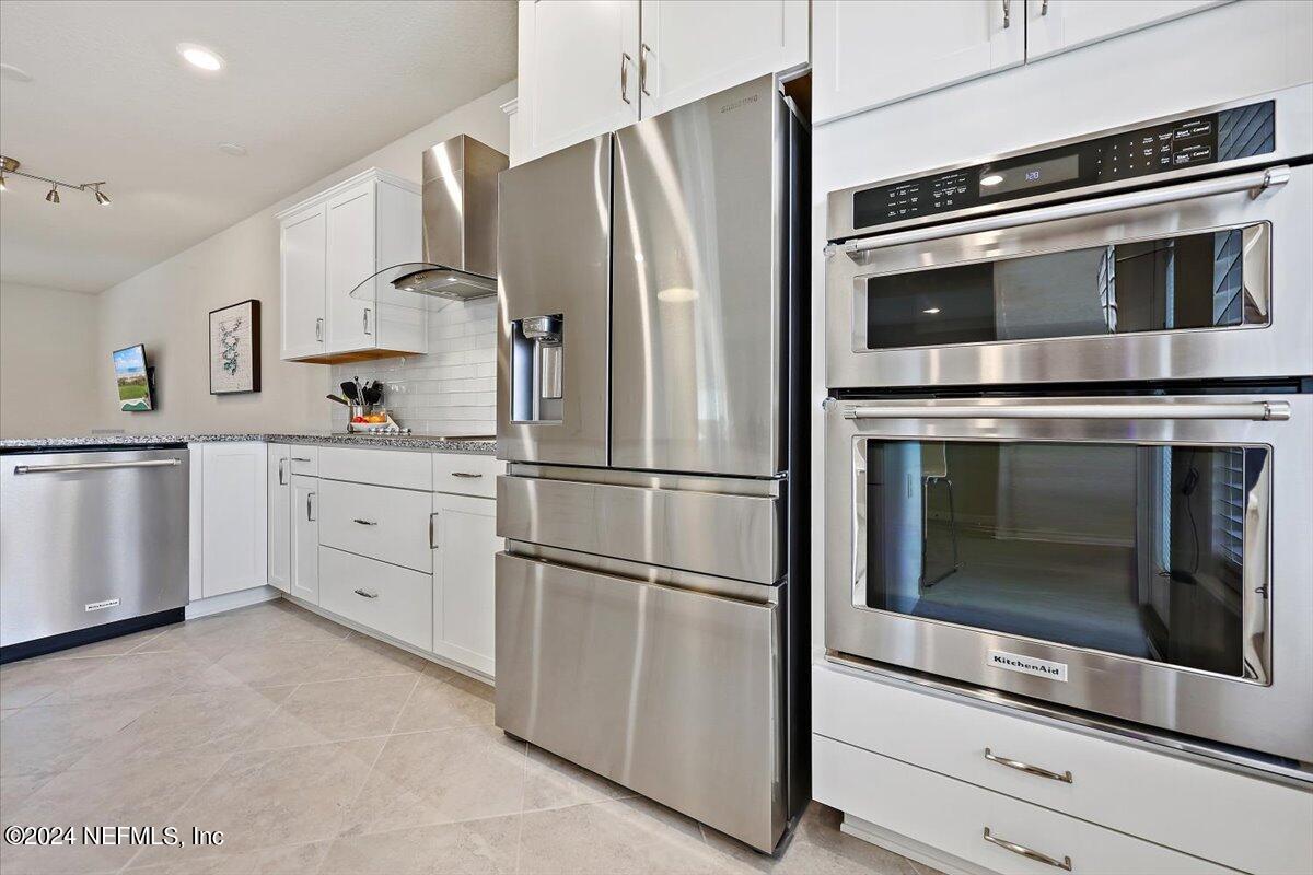 103 Spring Tide Way Ponte Vedra, FL 32081 - Photo 8 of 26 a kitchen with stainless steel appliances and cabinets