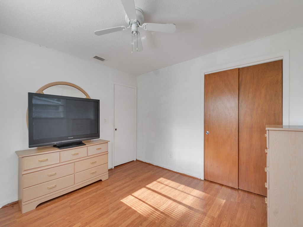 418 Maple Street Sebastian, FL 32958 - Photo 20 of 28 a living room with flat screen tv