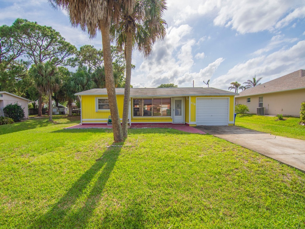 418 Maple Street Sebastian, FL 32958 - Photo 24 of 28 a front view of a house with garden