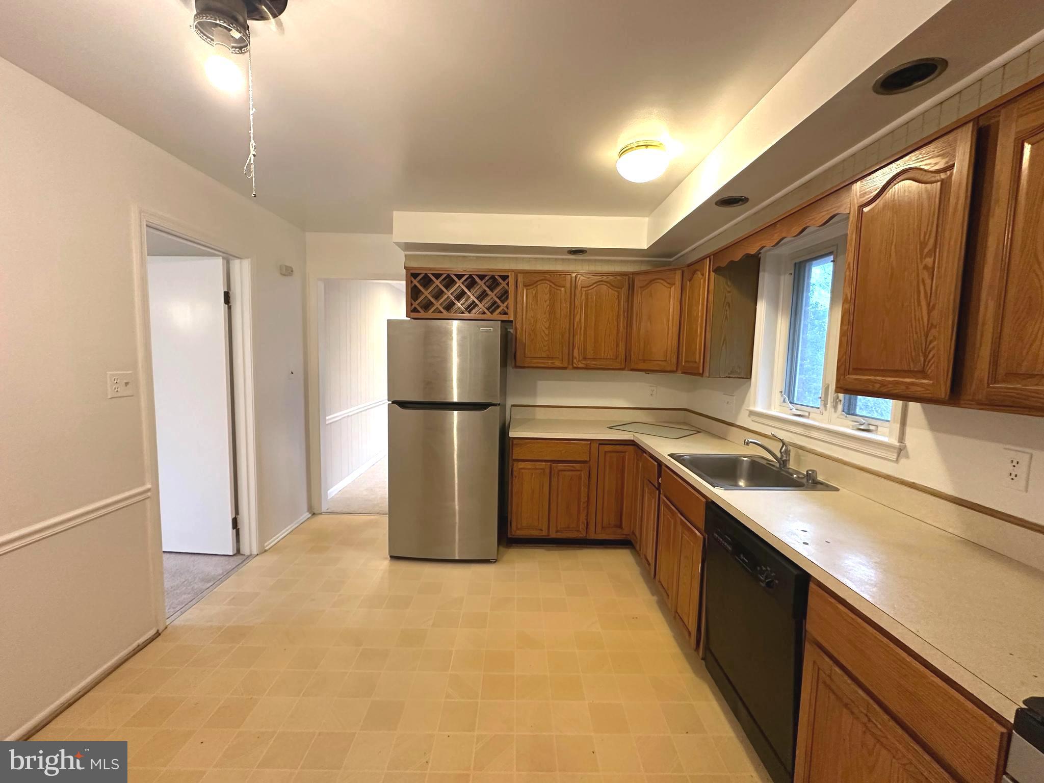 4037 Olney Laytonsville Road Olney, MD 20832 - Photo 13 of 42 Kitchen