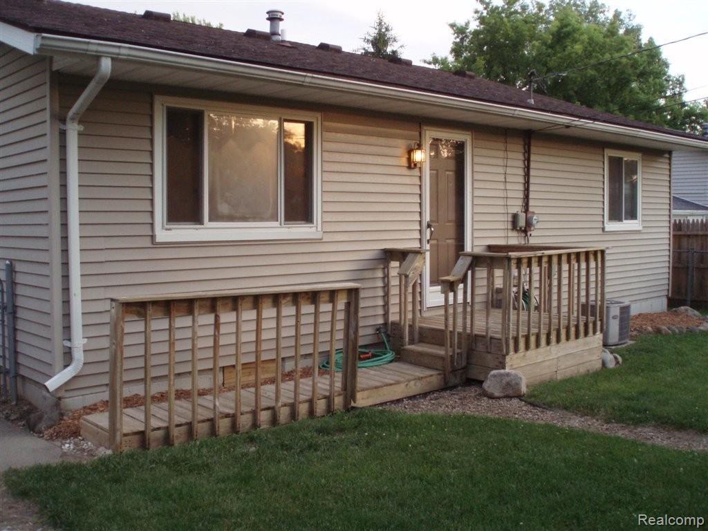 503 Alfred Road Ortonville, MI 48462 - Photo 4 of 25 Rear of House- Side View
