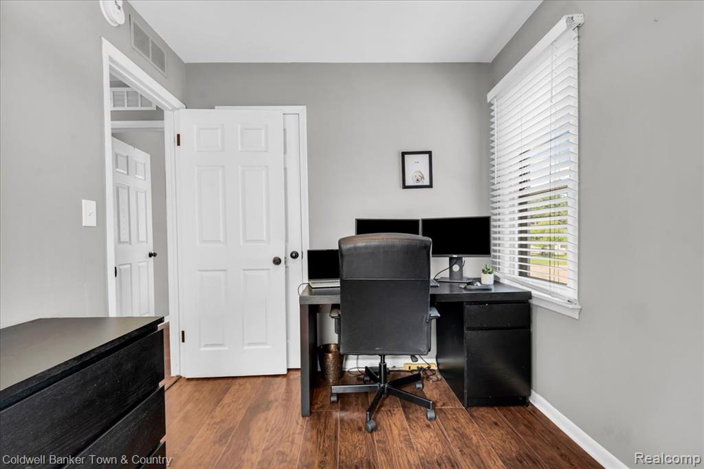 355 Rivard Boulevard Waterford, MI 48327 - Photo 23 of 43