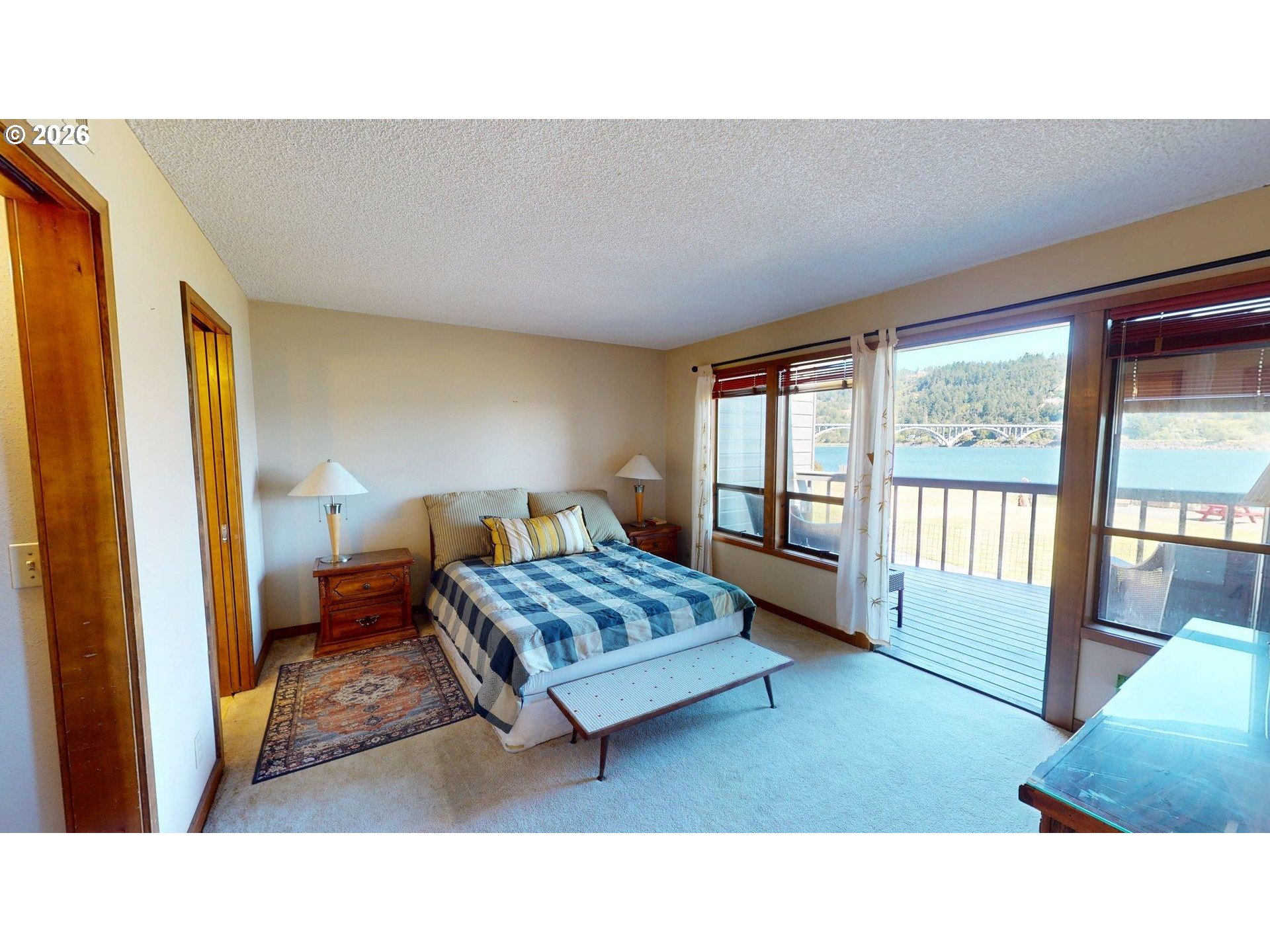 94304 Wedderburn Loop, Unit 414 Gold Beach, OR 97444 - Photo 7 of 19 Owner's Suite Bedroom