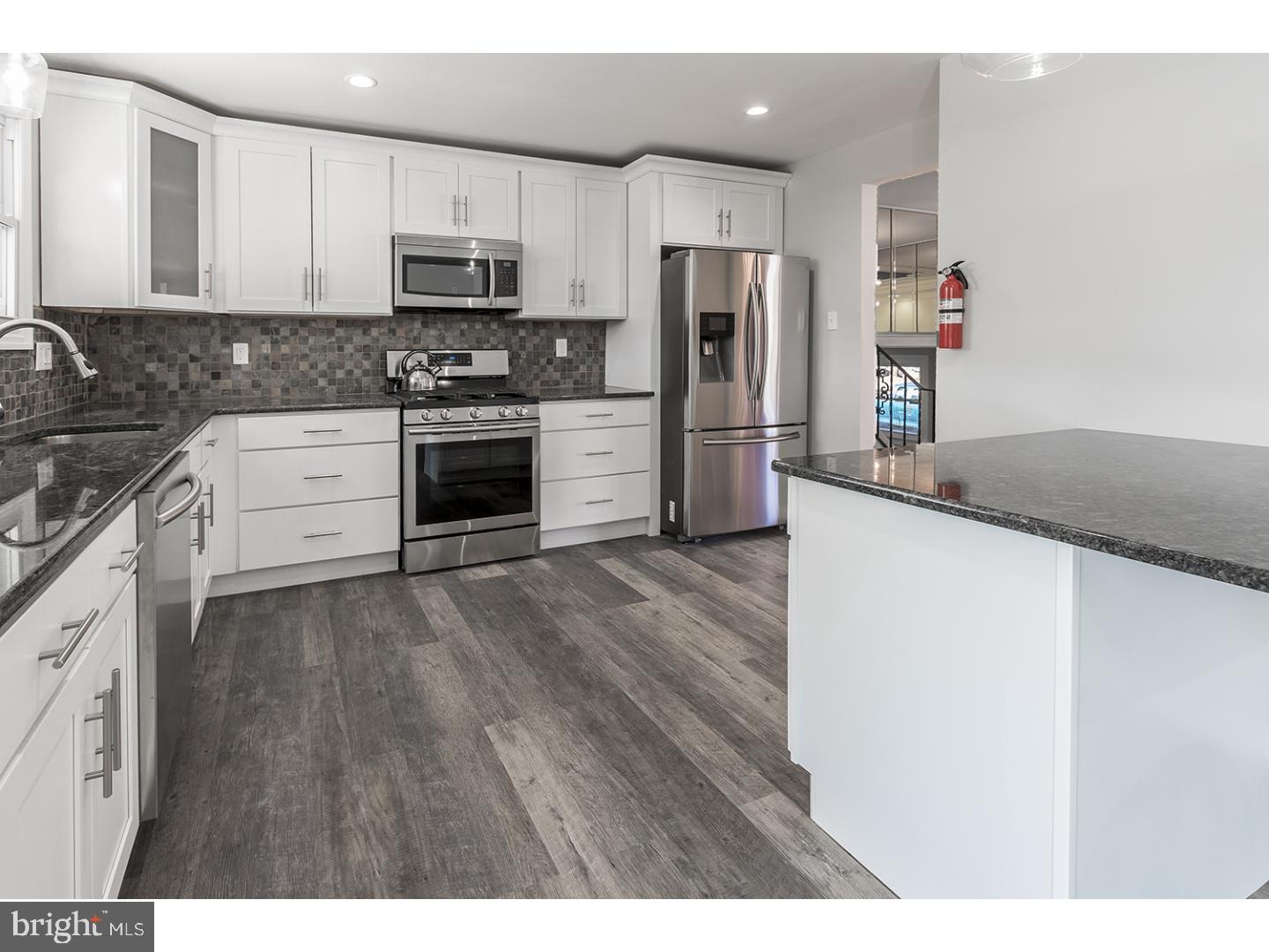 402 Cardinal Road Edgewater Park, NJ 08010 - Photo 11 of 24 Kitchen