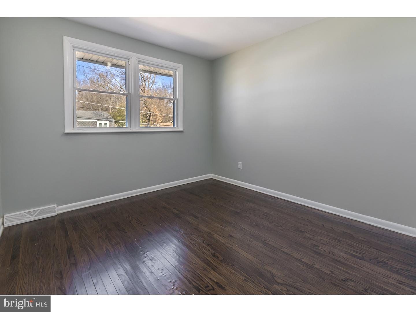 402 Cardinal Road Edgewater Park, NJ 08010 - Photo 22 of 24 Bedroom 3
