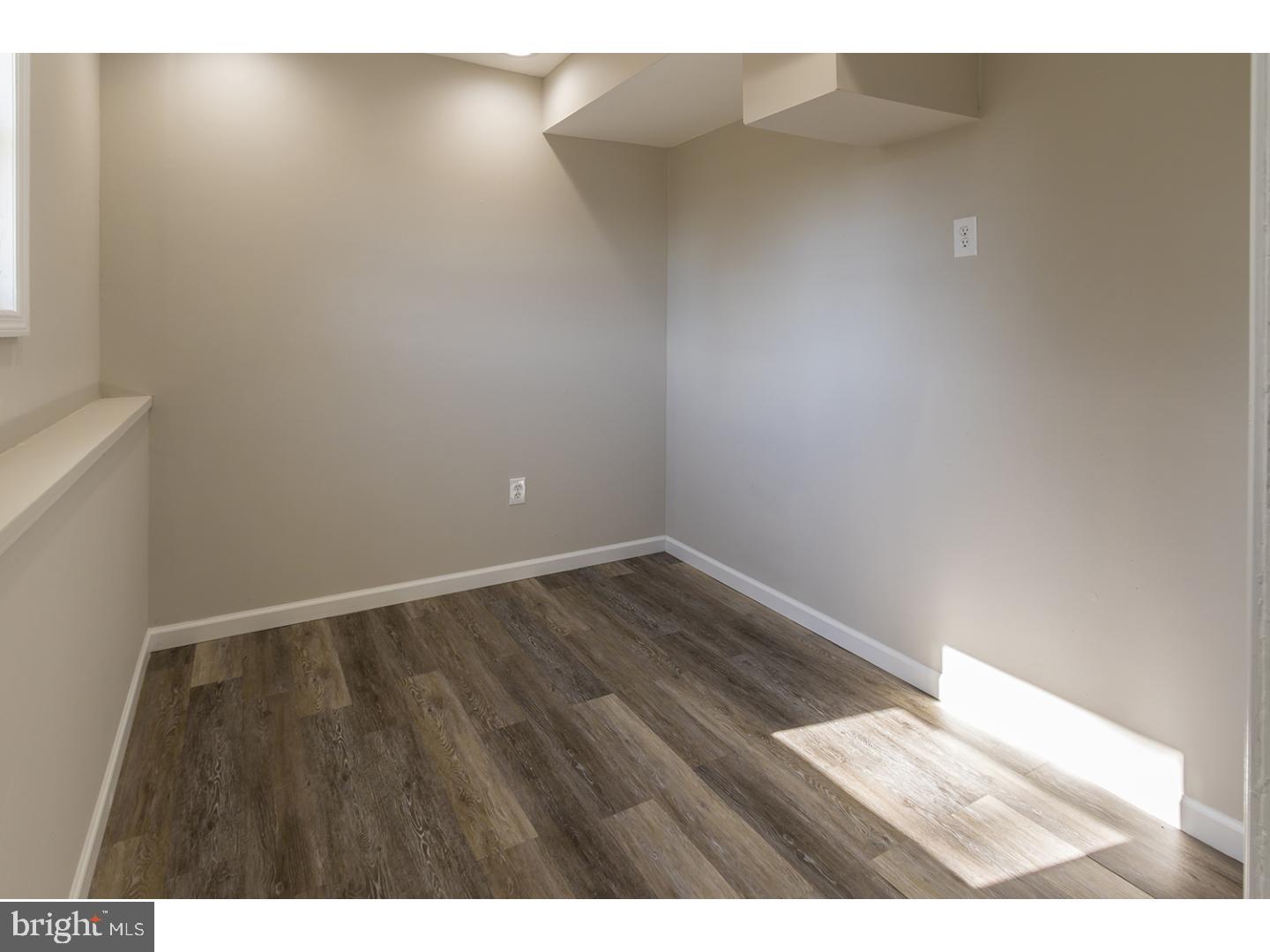 402 Cardinal Road Edgewater Park, NJ 08010 - Photo 5 of 24 Office / Study