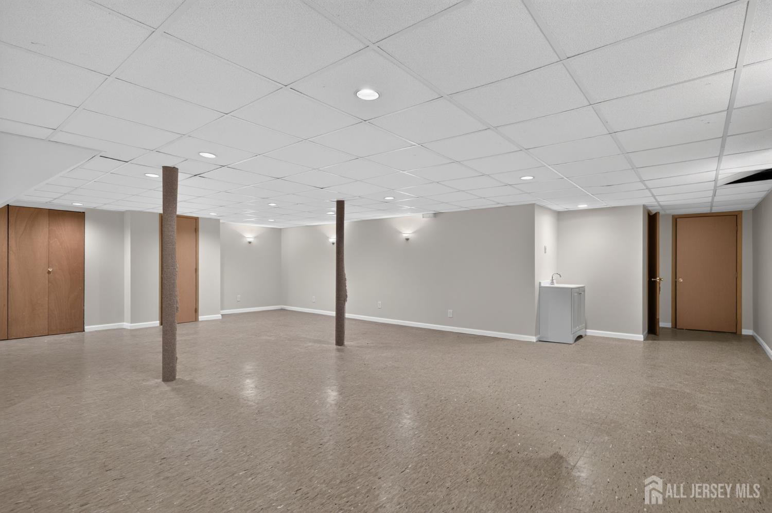 14 Gallo Way Edison, NJ 08820 - Photo 32 of 38