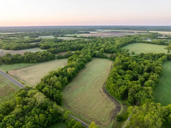 $990,000 | 40801 East E Route, Creighton, MO 64739