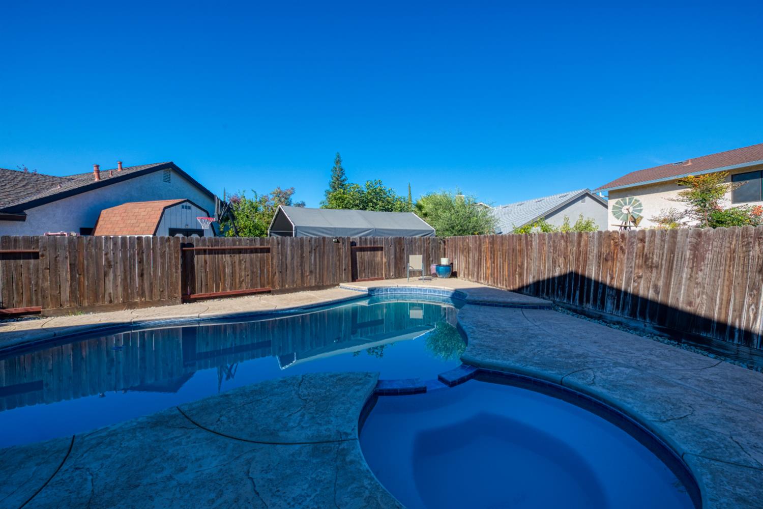 548 Hansen Court Patterson, CA 95363 - Photo 27 of 38 a backyard of a house with table and chairs