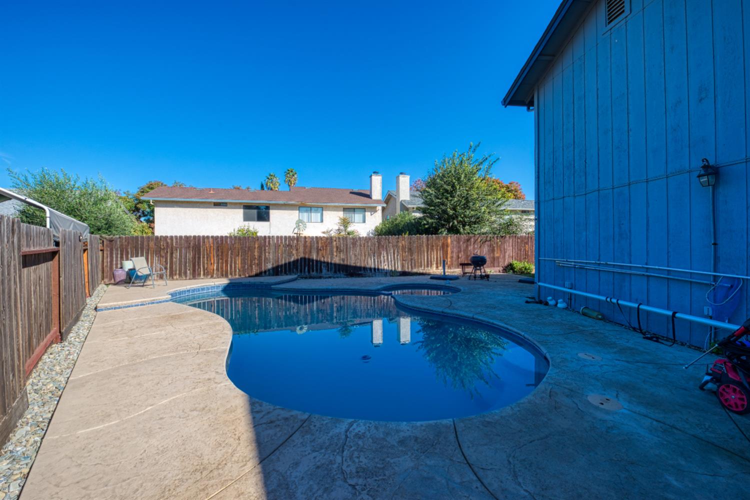 548 Hansen Court Patterson, CA 95363 - Photo 29 of 38 a view of a swimming pool with a patio