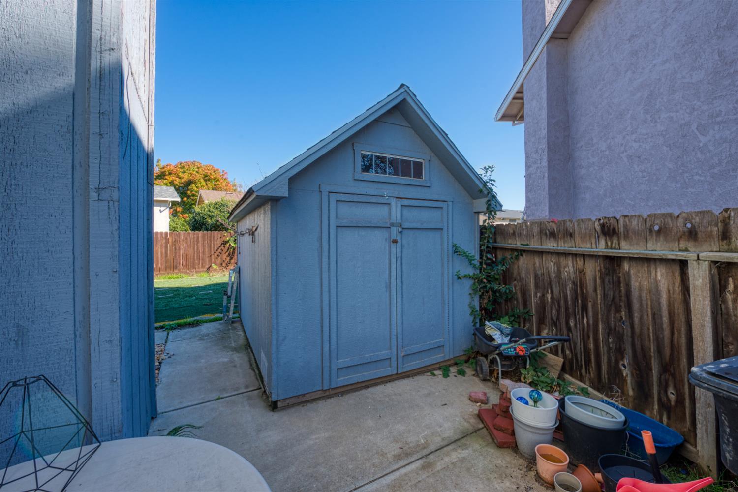548 Hansen Court Patterson, CA 95363 - Photo 33 of 38 a view of backyard with cabin and wooden fencing