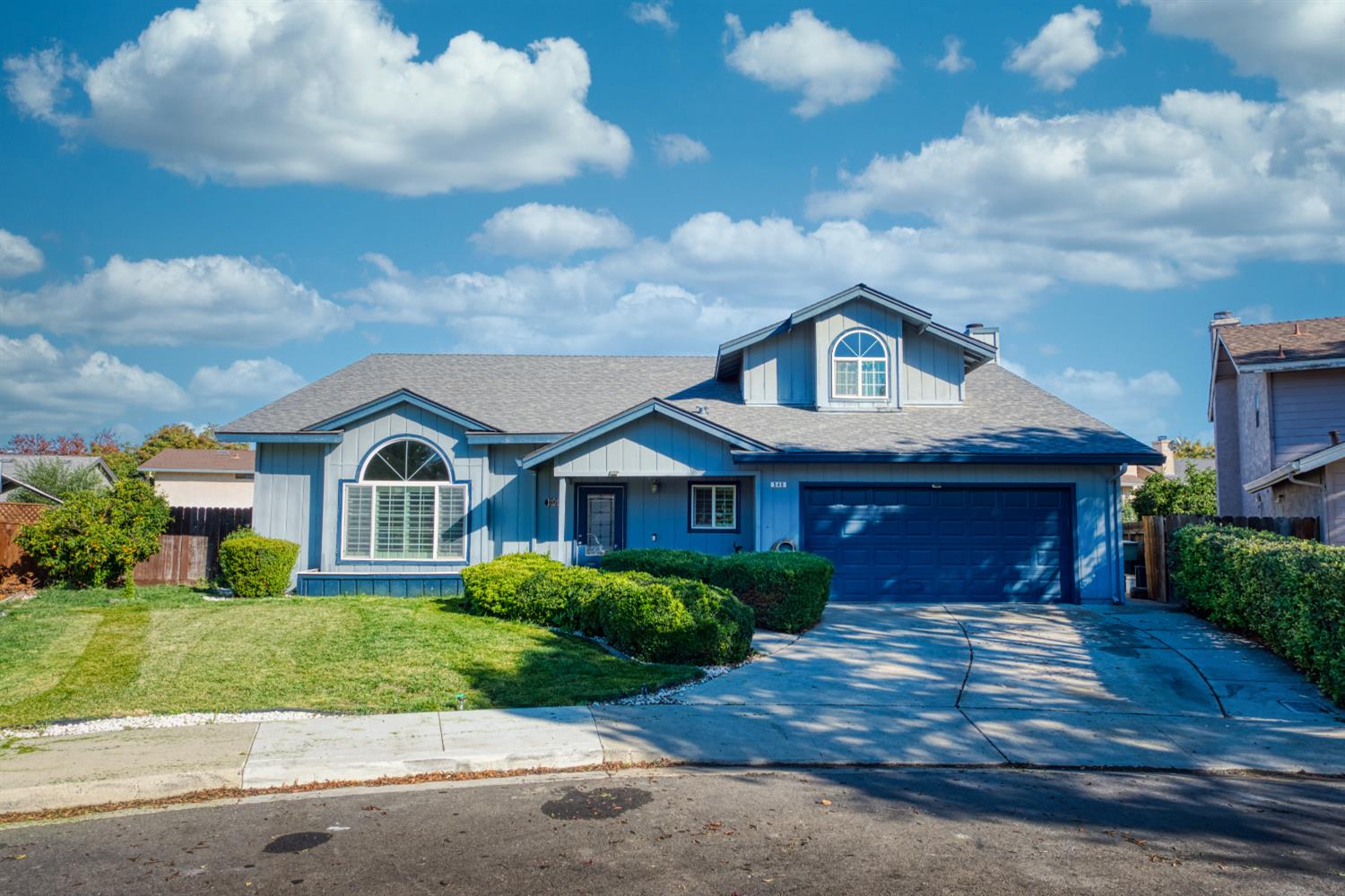 548 Hansen Court Patterson, CA 95363 - Photo 4 of 38 a front view of a house with a garden