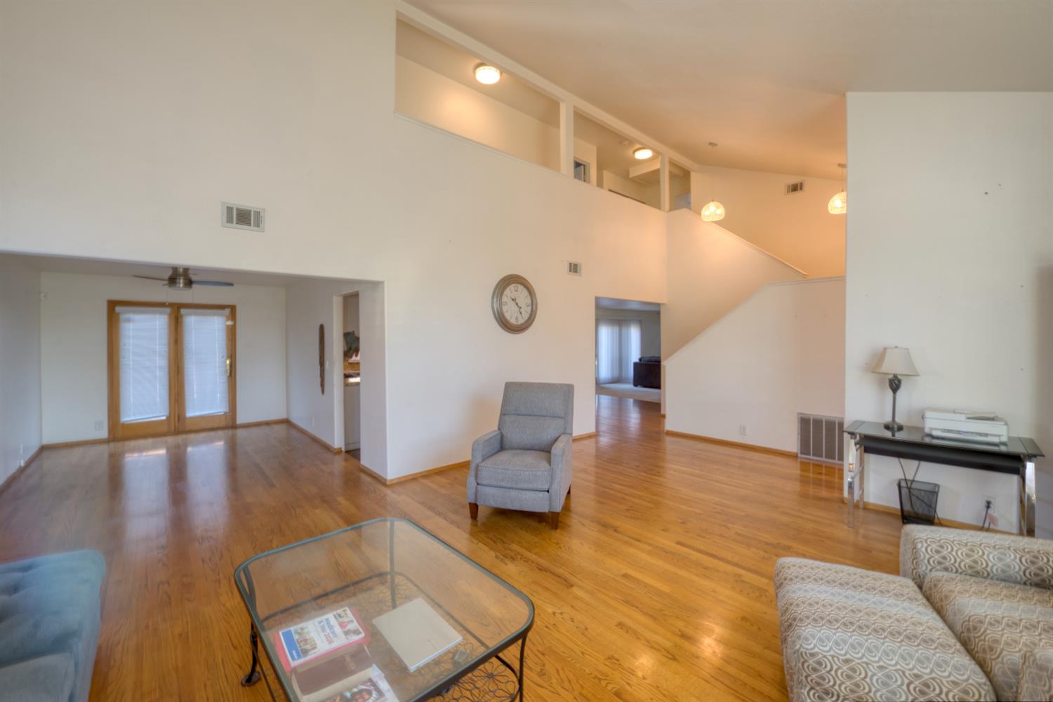 548 Hansen Court Patterson, CA 95363 - Photo 7 of 38 a living room with furniture