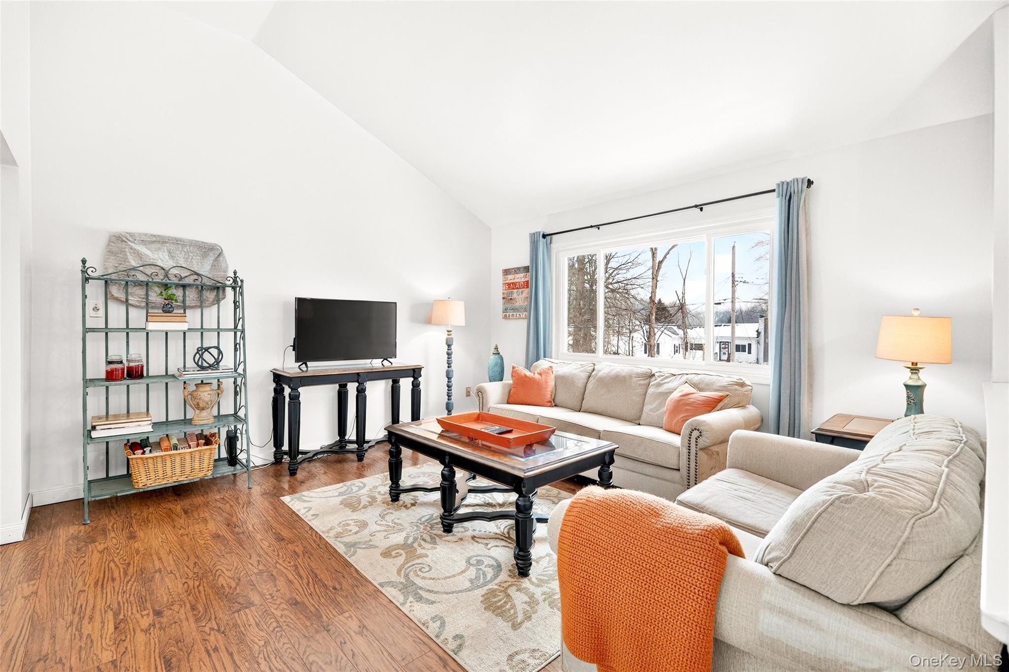 850 North Hillside Road Wappingers Falls, NY 12590 - Photo 4 of 37