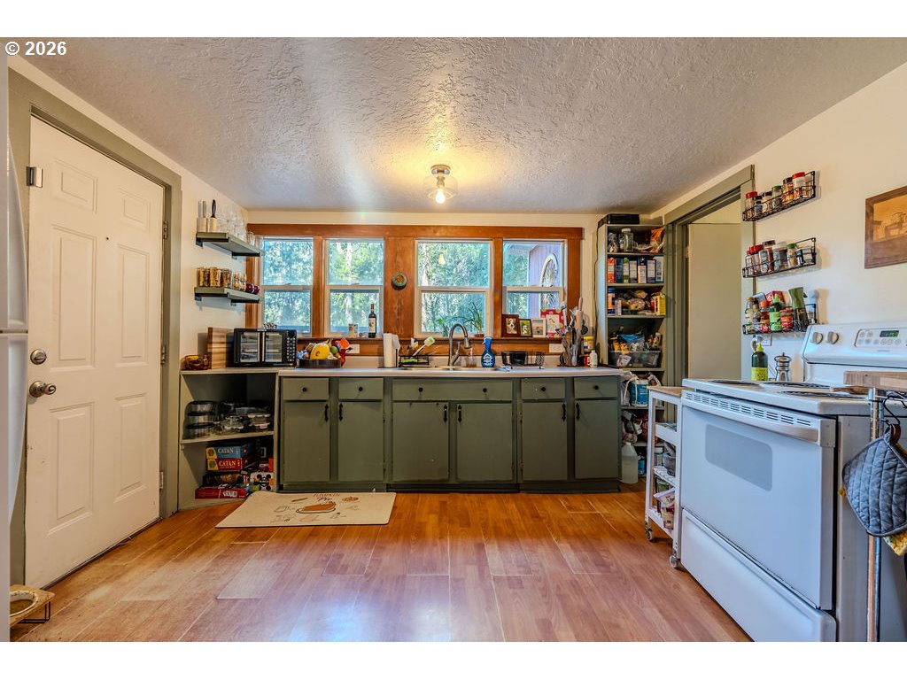 58801 Southeast Cabin Lane Sandy, OR 97055 - Photo 3 of 34