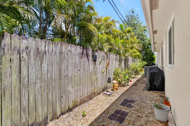 $575,000 | 479 Tequesta Drive, Unit 7, Tequesta, FL 33469