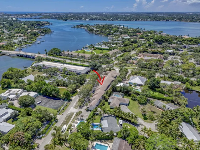 $575,000 | 479 Tequesta Drive, Unit 7, Tequesta, FL 33469