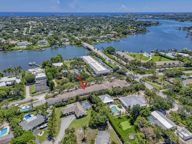 $575,000 | 479 Tequesta Drive, Unit 7, Tequesta, FL 33469