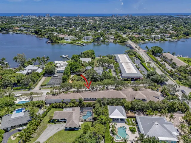 $575,000 | 479 Tequesta Drive, Unit 7, Tequesta, FL 33469