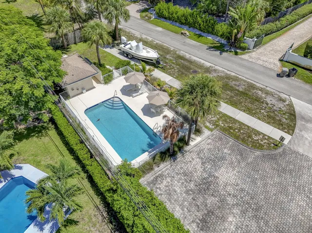 $575,000 | 479 Tequesta Drive, Unit 7, Tequesta, FL 33469