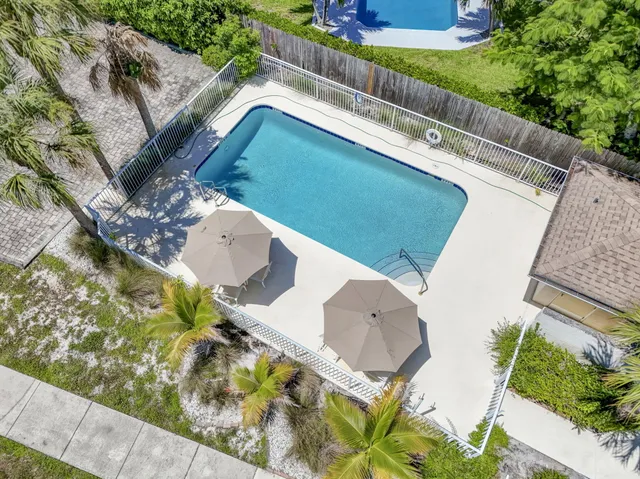 $575,000 | 479 Tequesta Drive, Unit 7, Tequesta, FL 33469