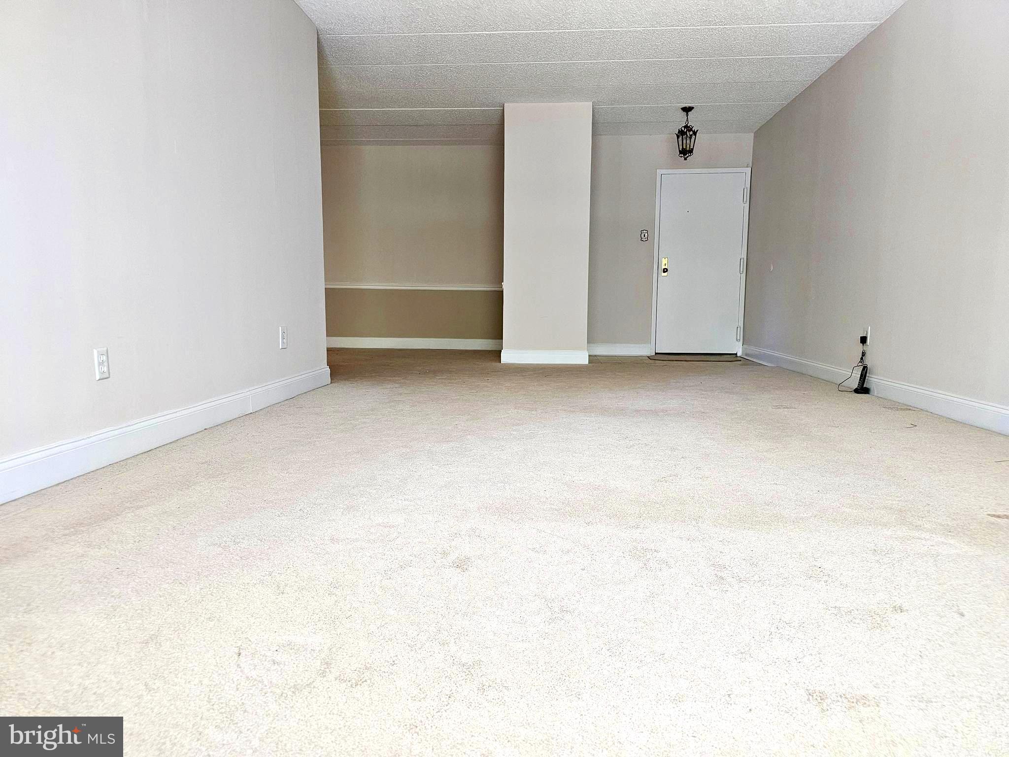 1000 Putnam Boulevard, Unit 307 Wallingford, PA 19086 - Photo 12 of 47 Living Room