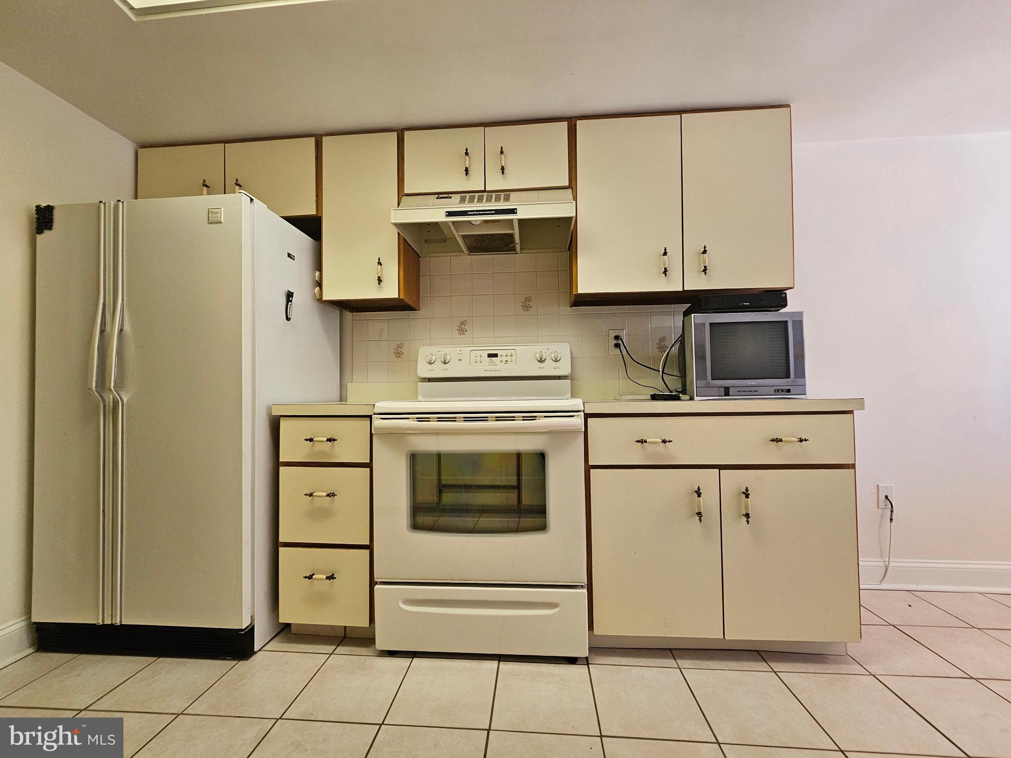 1000 Putnam Boulevard, Unit 307 Wallingford, PA 19086 - Photo 21 of 47 Kitchen