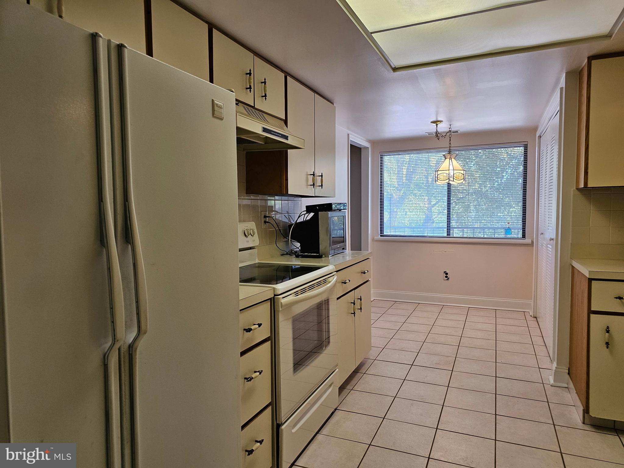 1000 Putnam Boulevard, Unit 307 Wallingford, PA 19086 - Photo 22 of 47 Kitchen