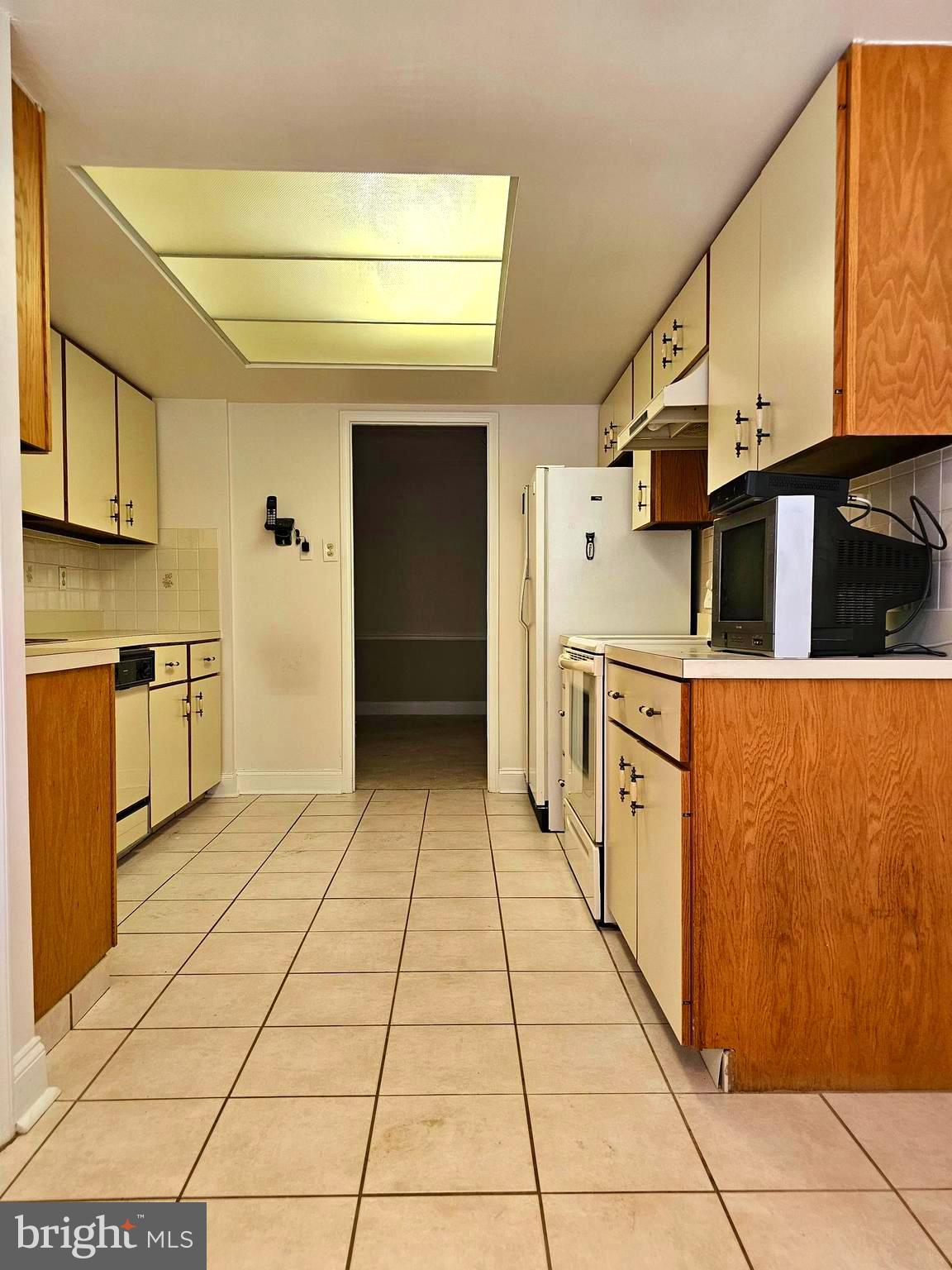 1000 Putnam Boulevard, Unit 307 Wallingford, PA 19086 - Photo 23 of 47 Kitchen