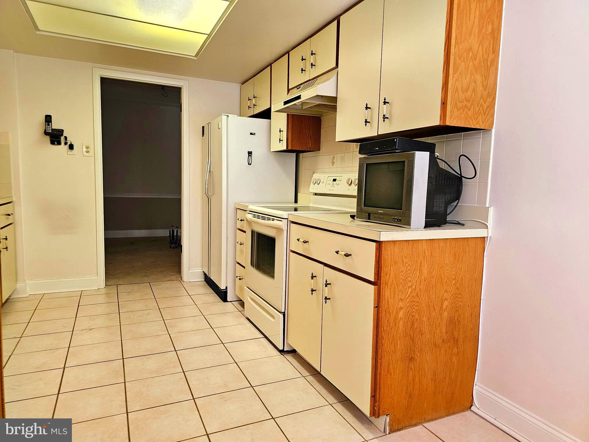 1000 Putnam Boulevard, Unit 307 Wallingford, PA 19086 - Photo 24 of 47 Kitchen