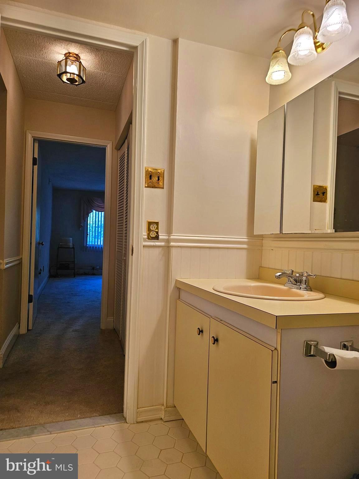 1000 Putnam Boulevard, Unit 307 Wallingford, PA 19086 - Photo 35 of 47 Bathroom