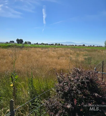 $330,000 | 975 West 100th Street South, Paul, ID 83347