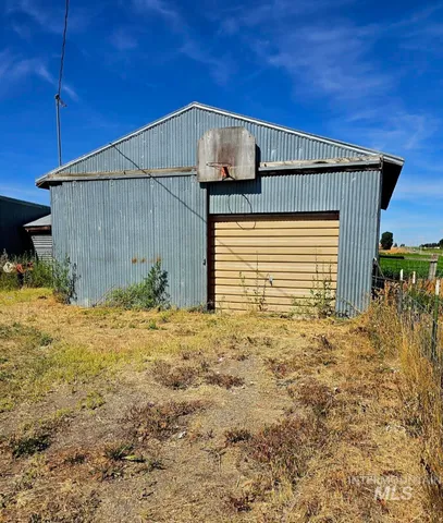 $330,000 | 975 West 100th Street South, Paul, ID 83347