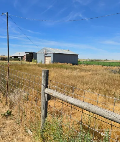 $330,000 | 975 West 100th Street South, Paul, ID 83347