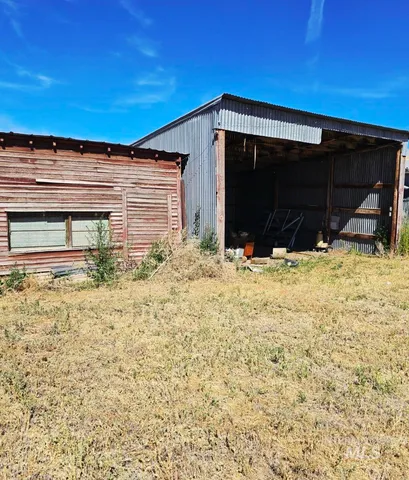 $330,000 | 975 West 100th Street South, Paul, ID 83347